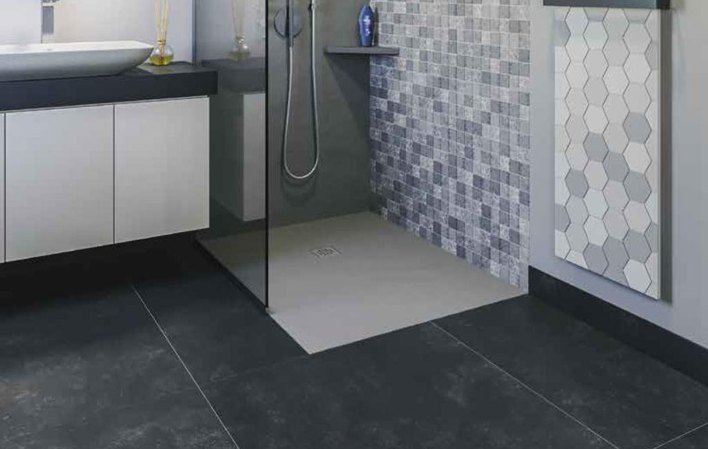 Les bacs à douche allégés sont des solutions idéales pour ajouter plus d'espace à votre douche